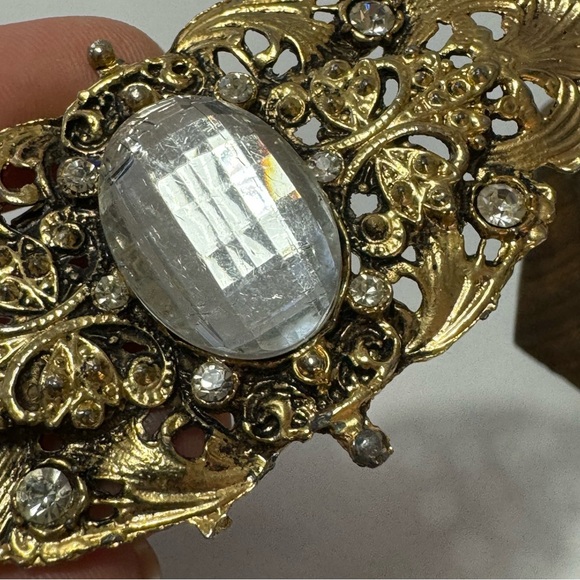 Large gold tone Hollywood Regency brooch pin clear rhinestones - Picture 5 of 7